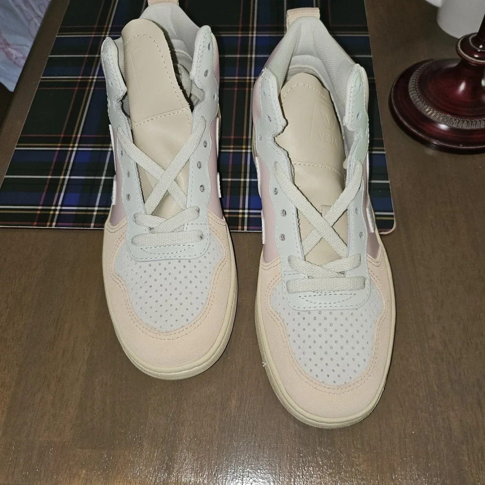 Veja 15 leather